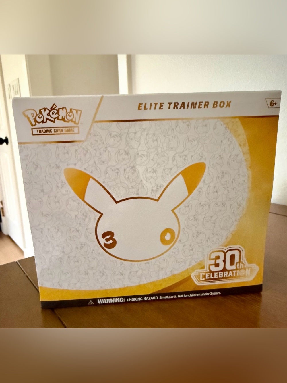 Pokemon Elite Trainer Box - Yellow/Gold 30th Anniversary
